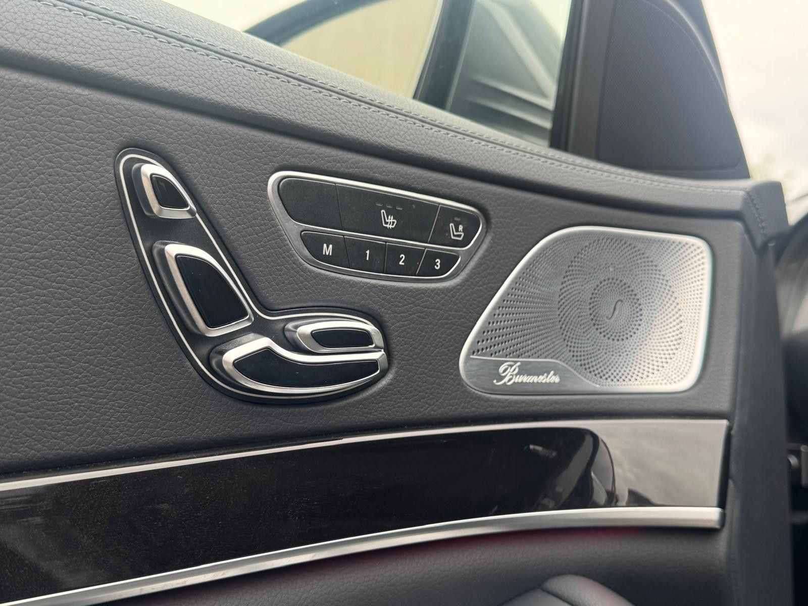 Fahrzeugabbildung Mercedes-Benz S 560 e L AMG-LINE+MEMO+LED+BURM+360°+HEAD-UP+