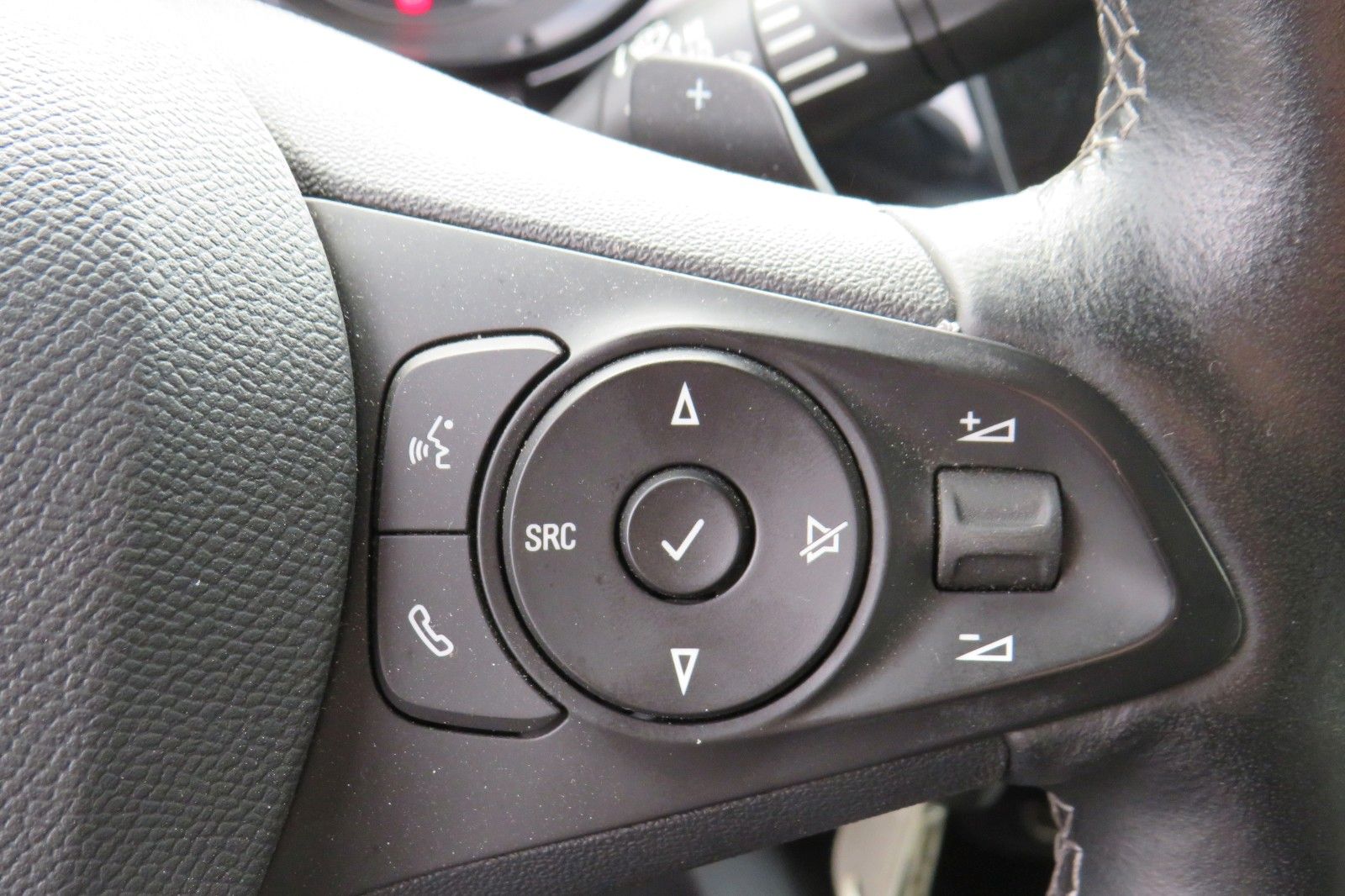Fahrzeugabbildung Opel Corsa F Edition AUTOMATIK NAVI SITZH. PDC 1.HD