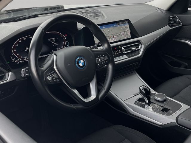 Foto Nummer 7: BMW 330e xDrive