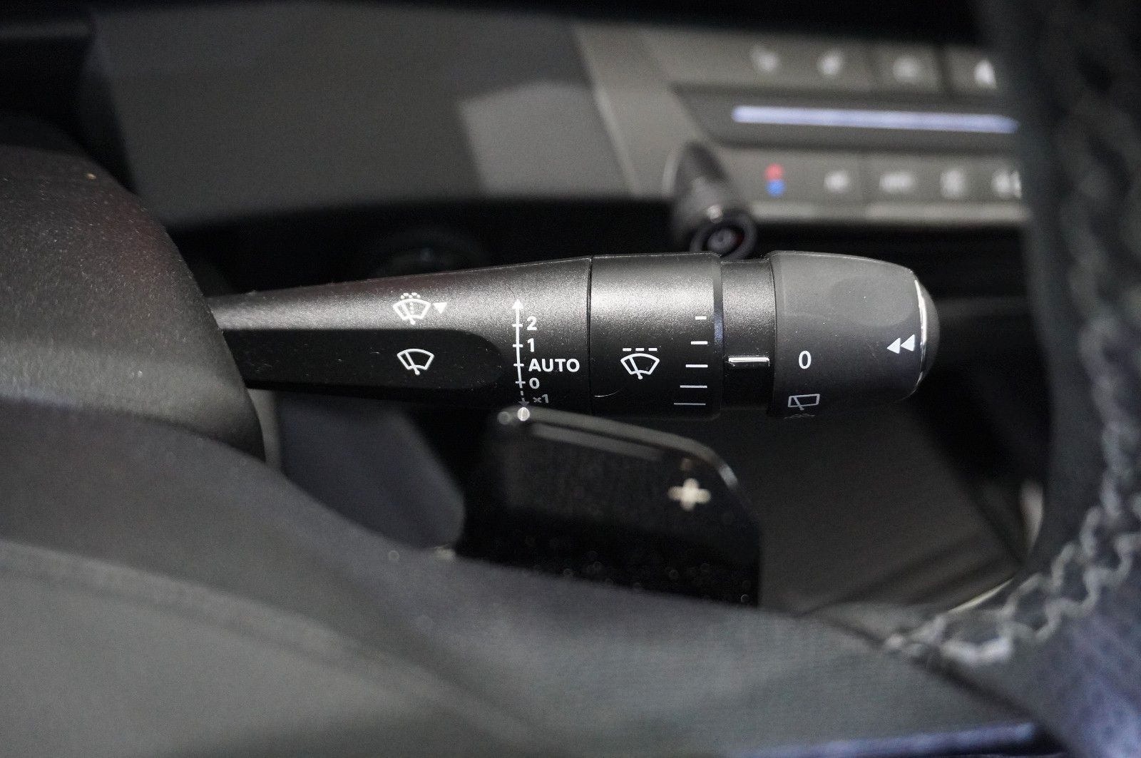 Fahrzeugabbildung Opel Astra L Lim. 1.6 HYBRID ELEGANCE NAVI/LED/KAMERA