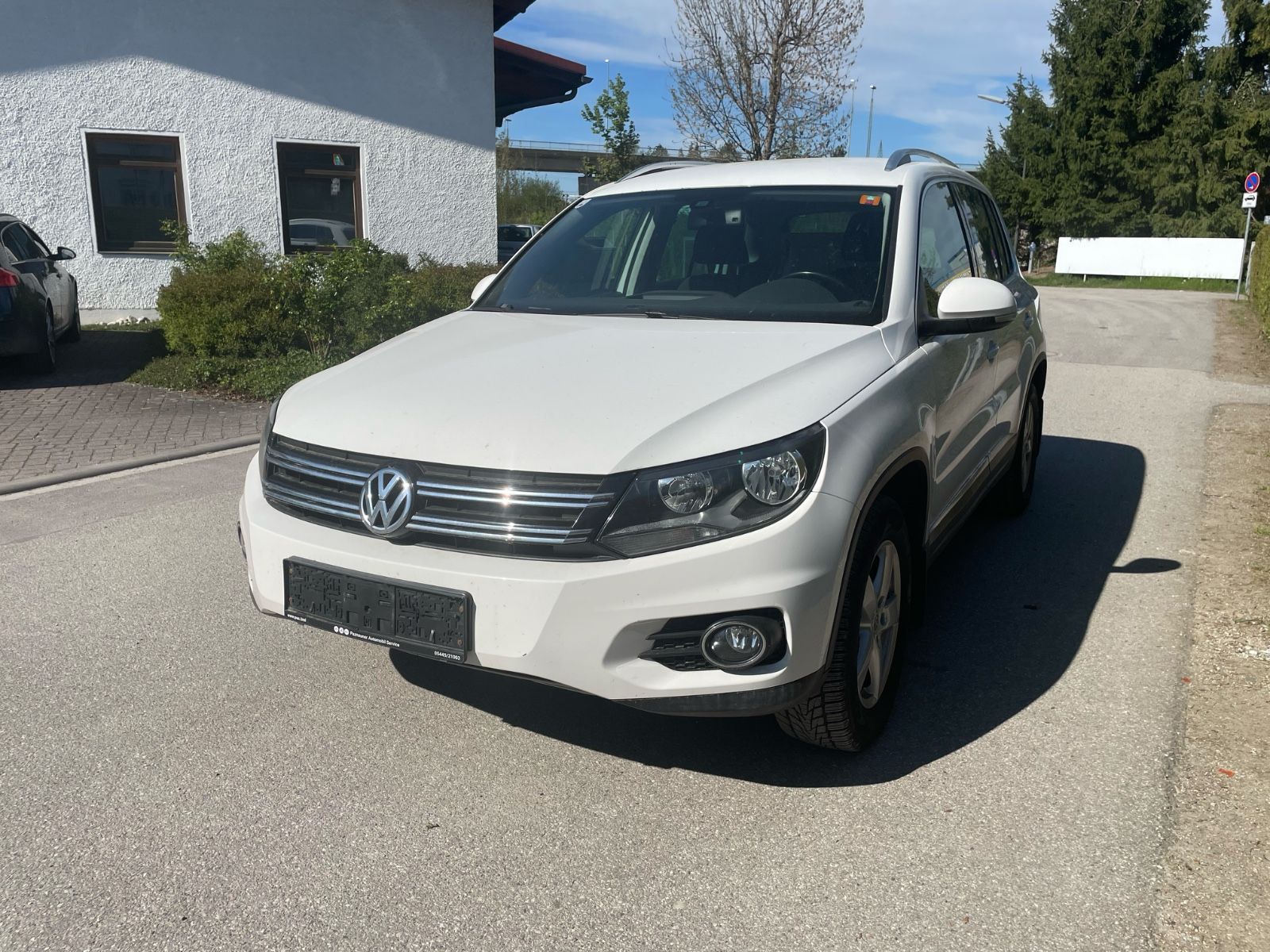 Volkswagen Tiguan - 1