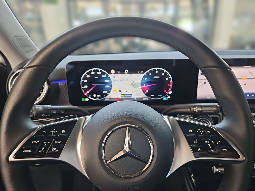 Fahrzeugabbildung Mercedes-Benz A 180 Progressive Navi LED SpurH SHZ KeyLess KAM