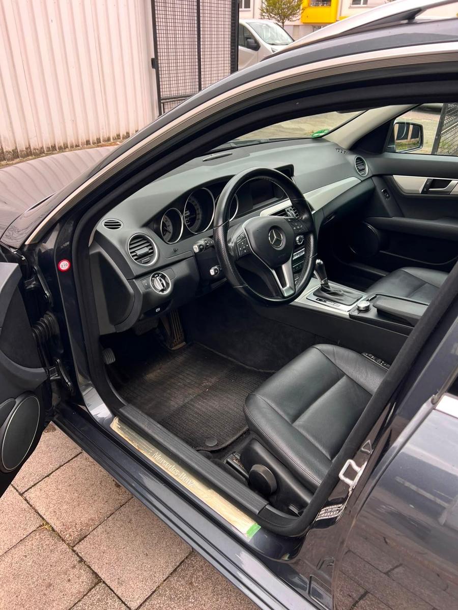 Mercedes-Benz C300 2013 — interior