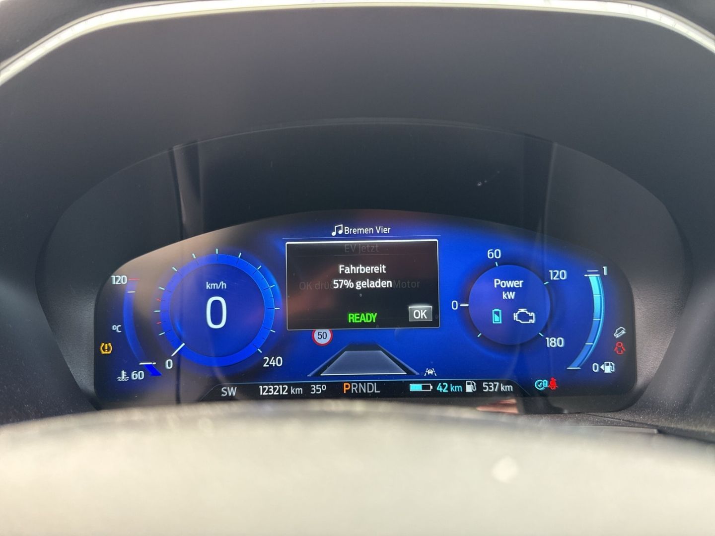 Fahrzeugabbildung Ford Kuga Plug-In Hybrid Titanium Hagelschaden AHK sc