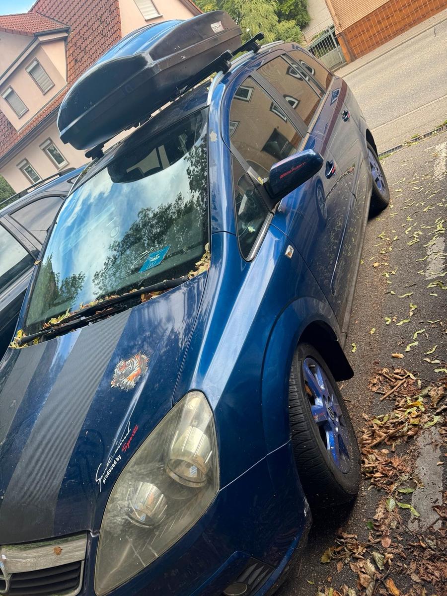Opel Zafira 2007 — rear view