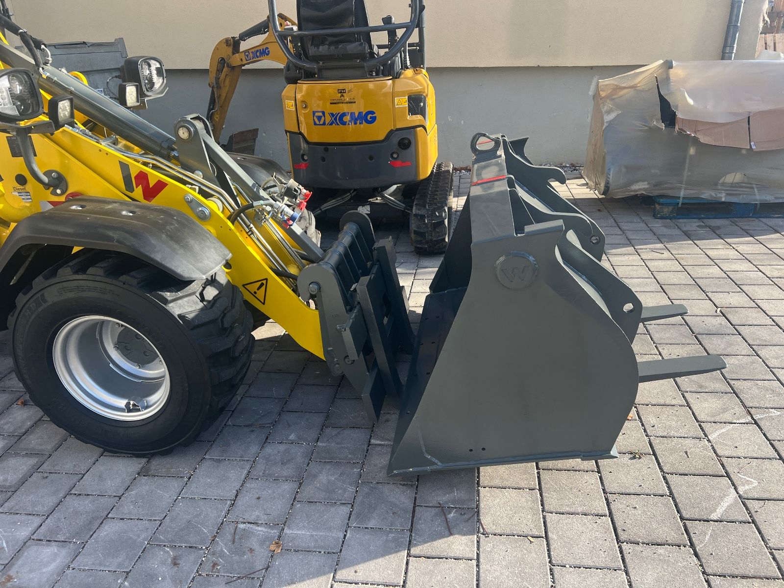 Fahrzeugabbildung Wacker WL 28 Klappdach , kurzes Hubgestell, Breitreifen