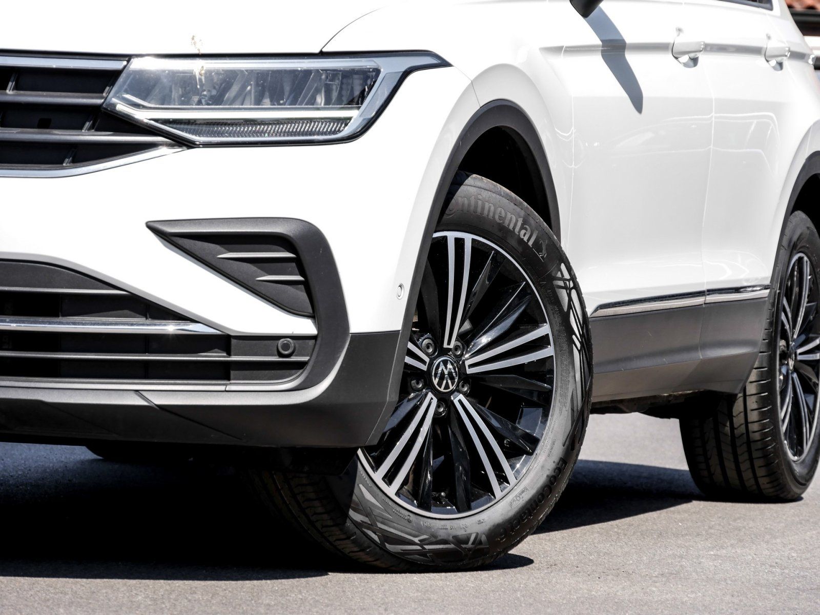 Volkswagen Tiguan ACTIVE 1.5 TSI DSG AHK Pano AreaV. Standh foto 5