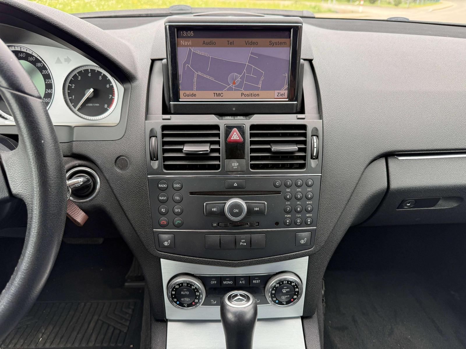 Mercedes-Benz C230 2008 — photo 14