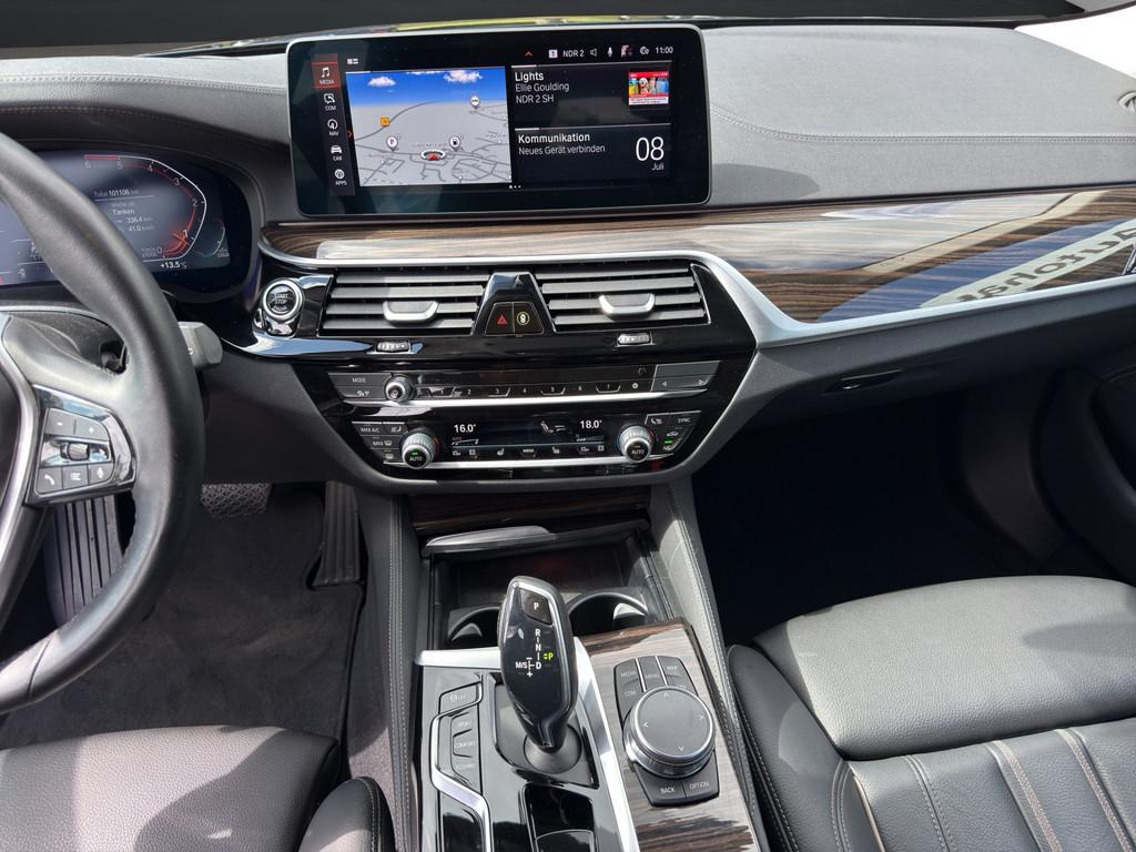 BMW 530d xDrive T. LUXURY LINE LED NAVI HUD PANO AHK