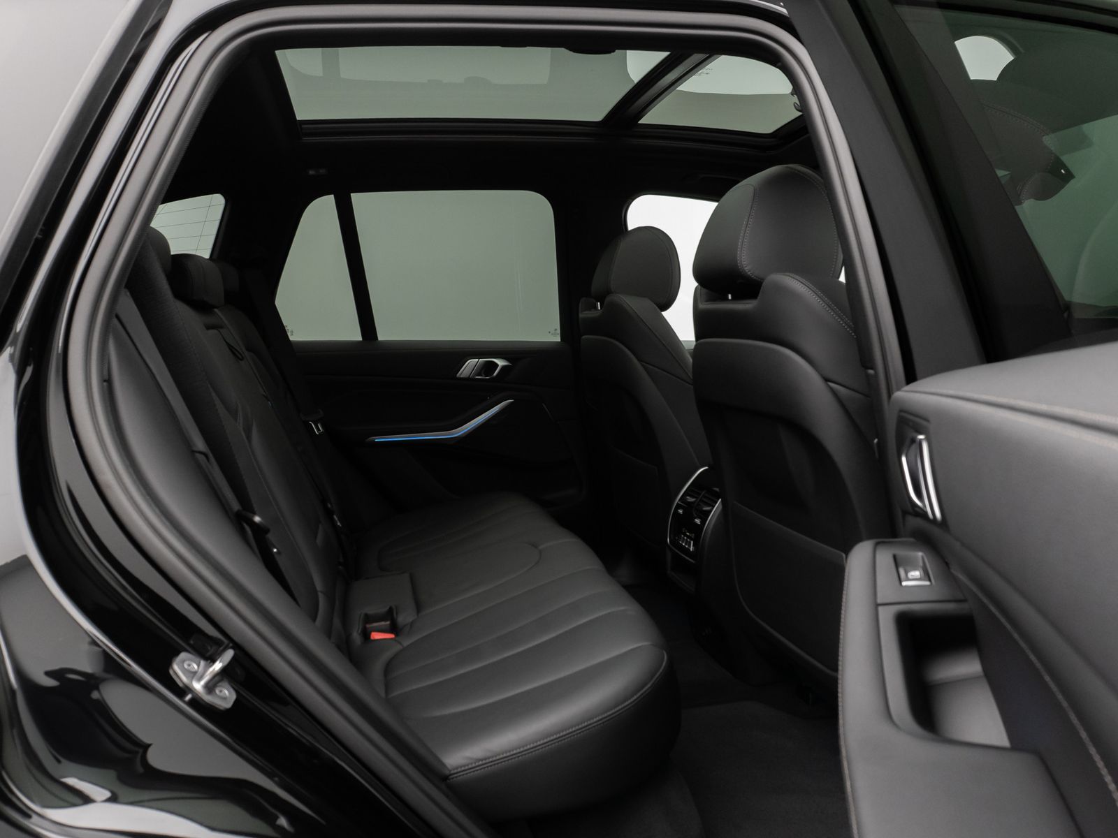 Fahrzeugabbildung BMW X5 xD45e M Sport Panorama Laser 360°HUD DAB HiFi