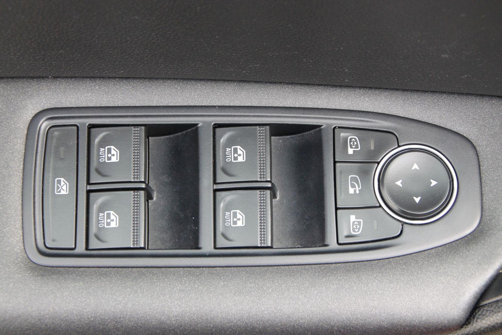 Fahrzeugabbildung Renault Captur EXPERIENCE TCe 100
