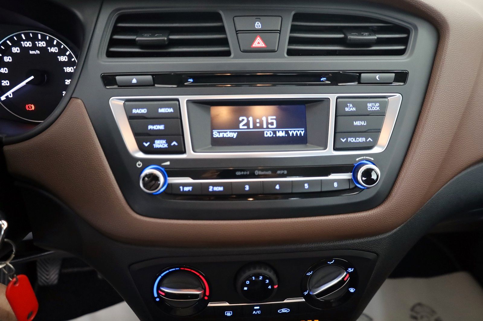 Fahrzeugabbildung Hyundai i20 Trend, PDC, Shzg, Ohne EU Zulassung !