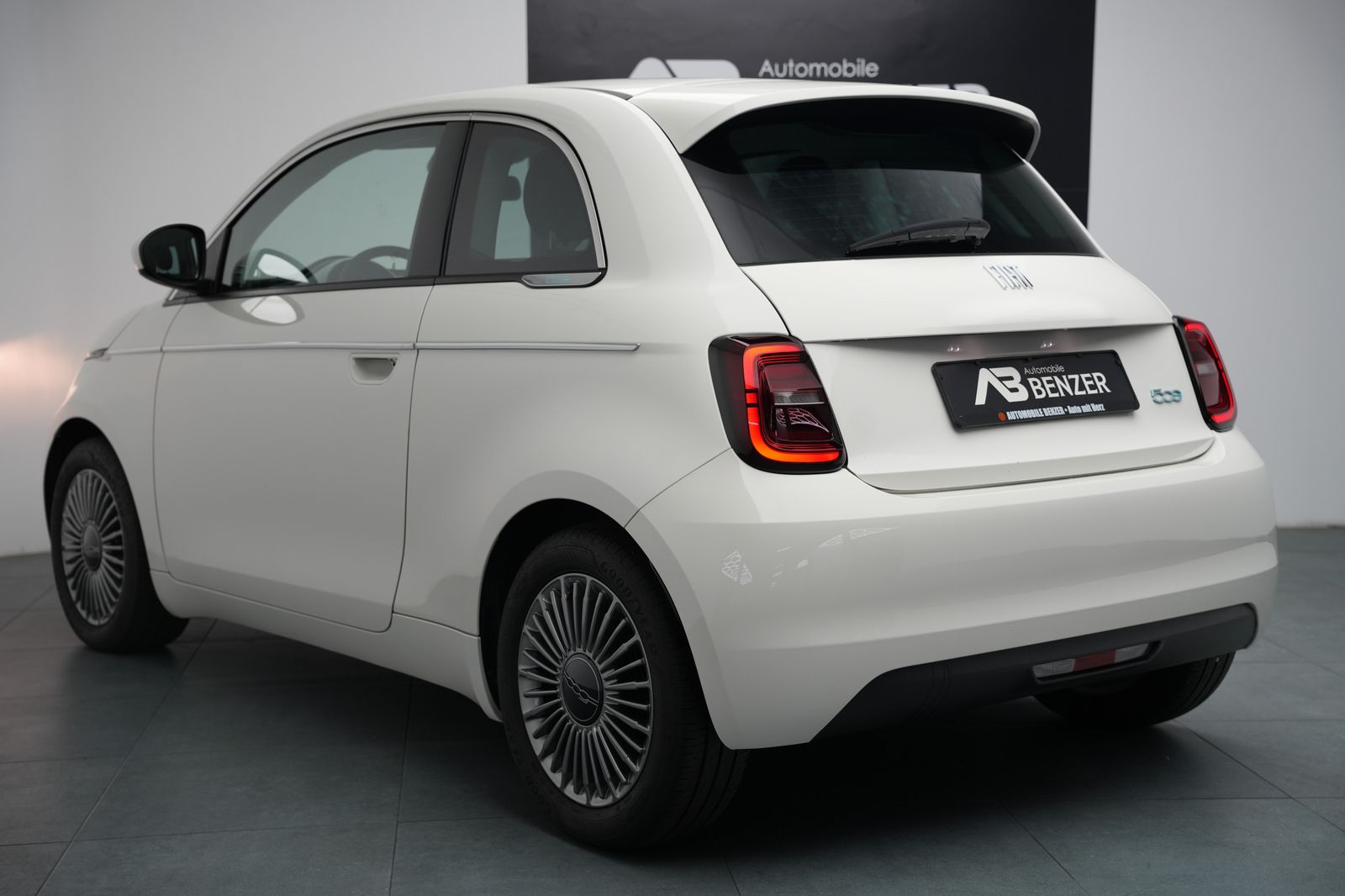 Fahrzeugabbildung Fiat 500 e*Klima*Bluetooth*Spurhalteassistent*Keyless