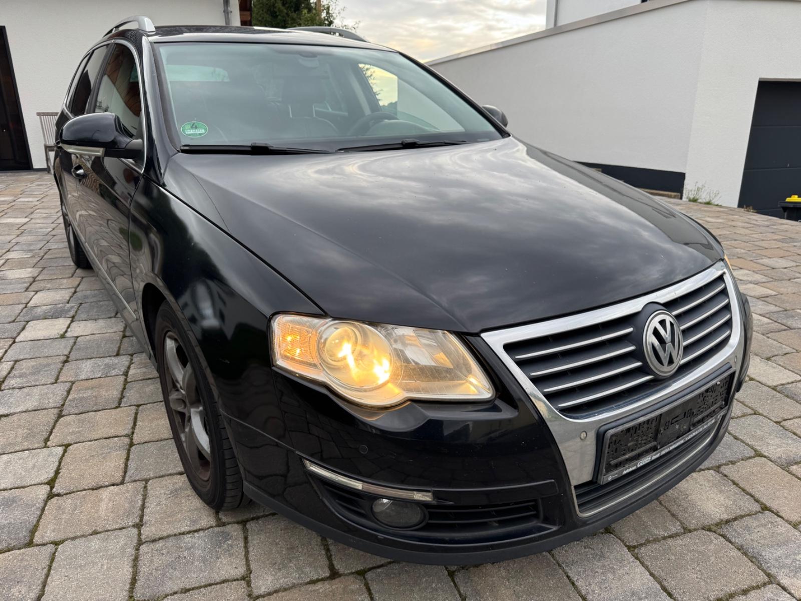 Volkswagen Passat 2010 — rear view
