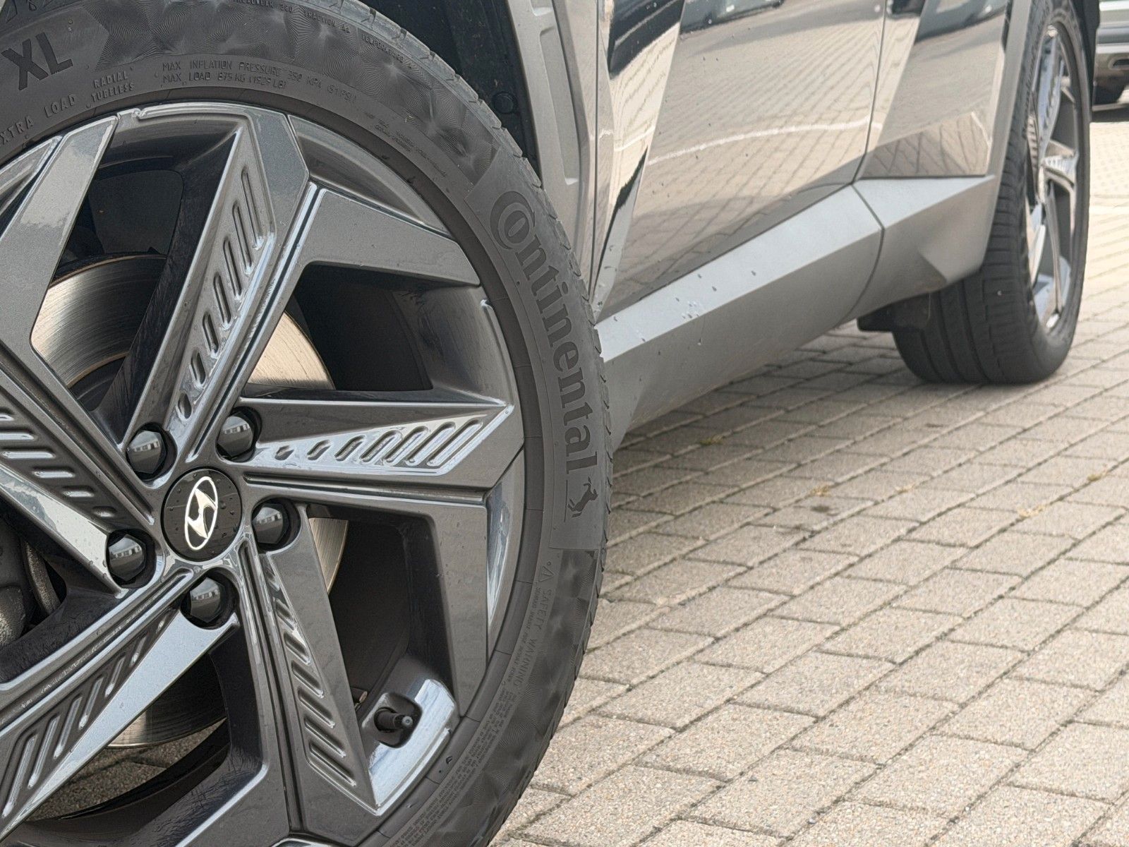 Fahrzeugabbildung Hyundai TUCSON 1.6 T-GDI 48V Blackline *8-fach*ACC*AHK*