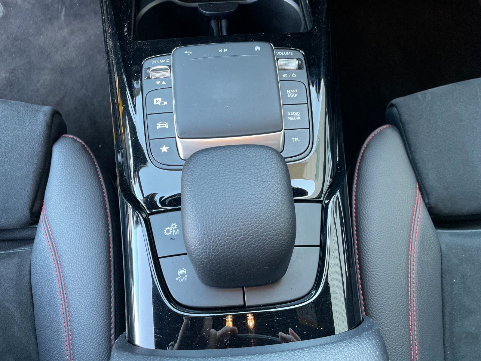 Fahrzeugabbildung Mercedes-Benz CLA 35 AMG 4M SB R-Kamera+Distr+Memory+Aero+MBea