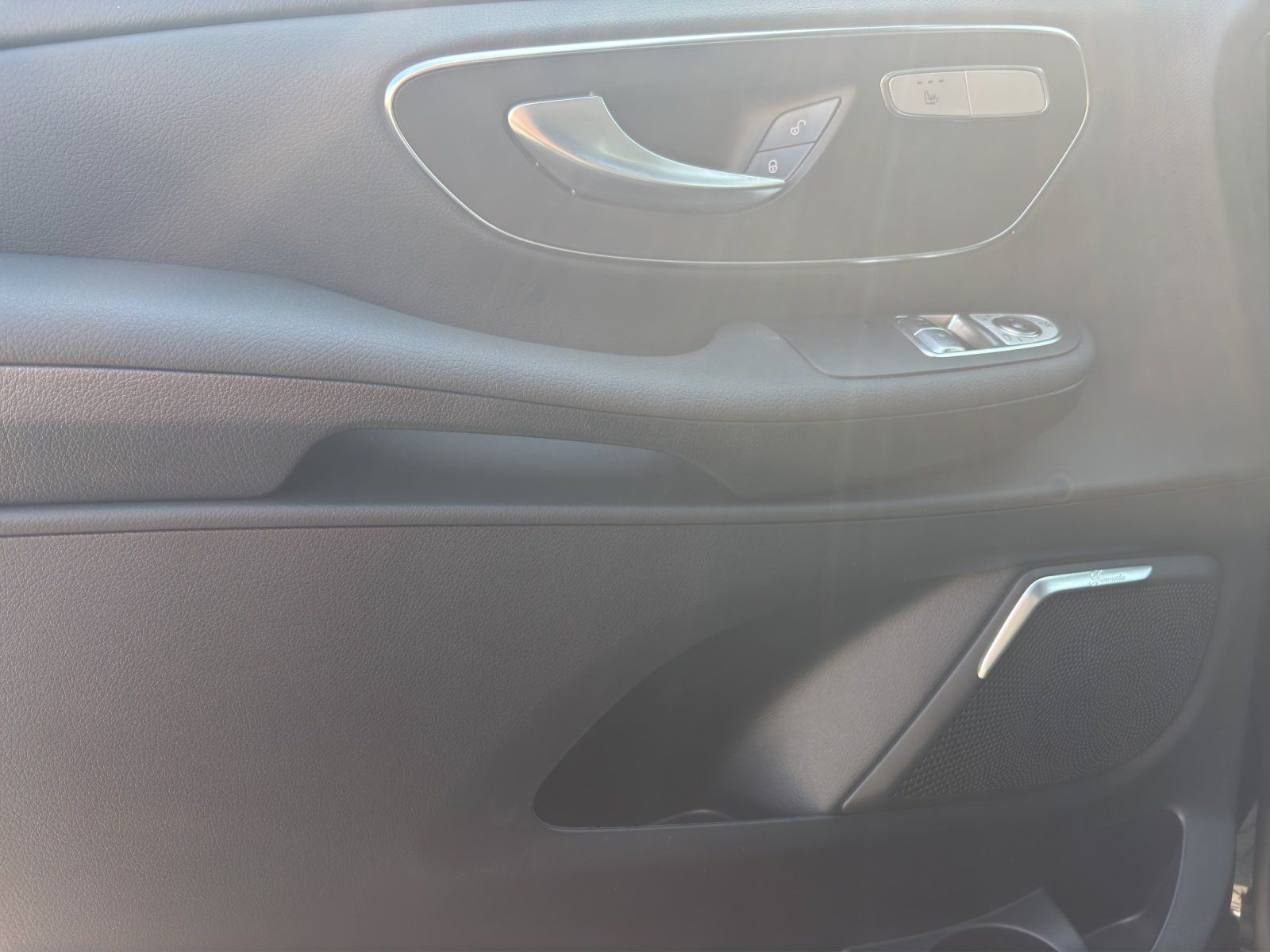 Fahrzeugabbildung Mercedes-Benz V 300 d STYLE Lang MBUX WinterPa AMG Line