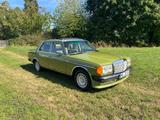 Mercedes-Benz 240 - Mercedes-Benz 240 mit Diesel-Antrieb: Limousine