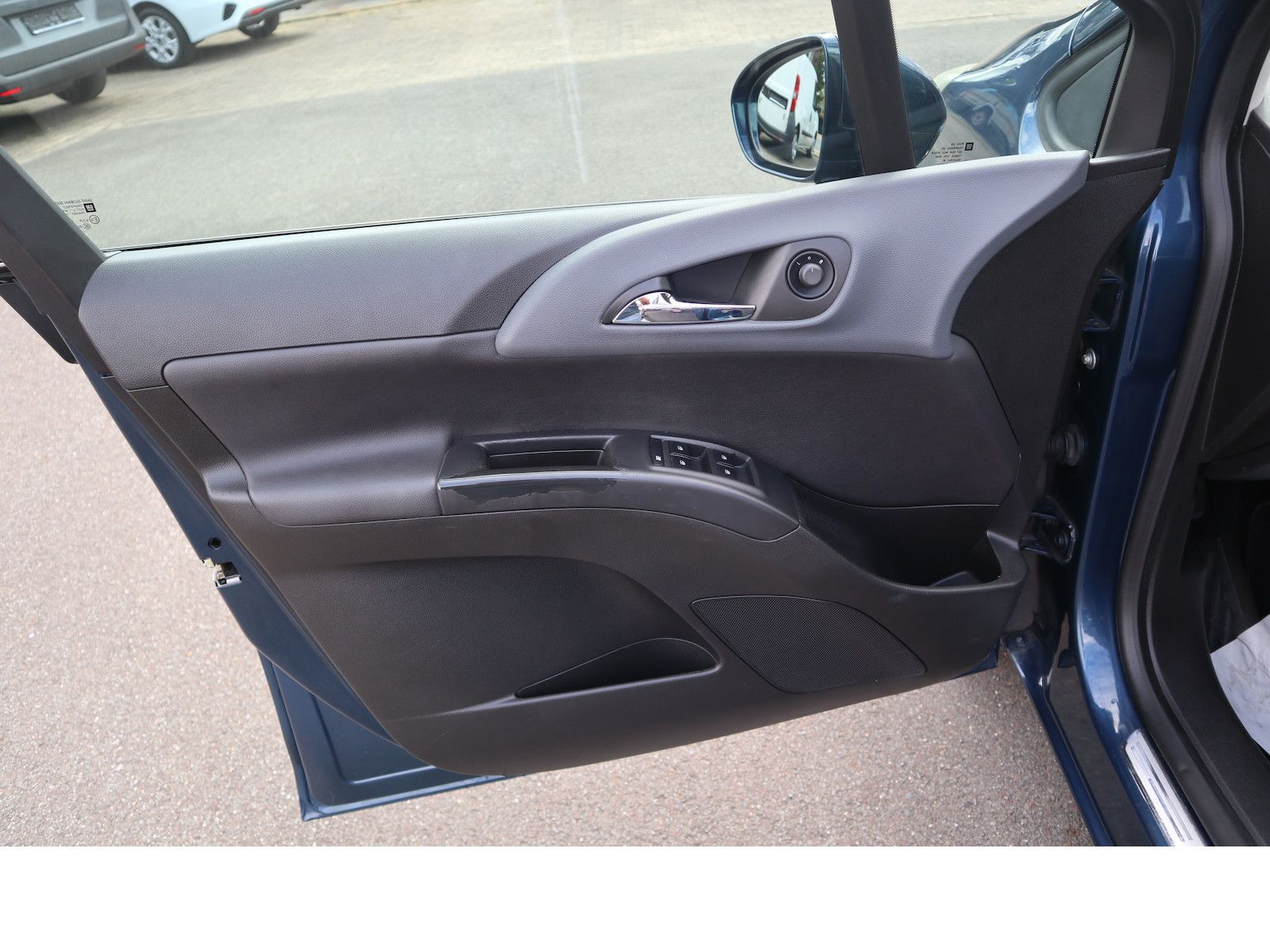 Fahrzeugabbildung Opel Meriva Innovation Tempo SHZ Scheckheftgepflegt