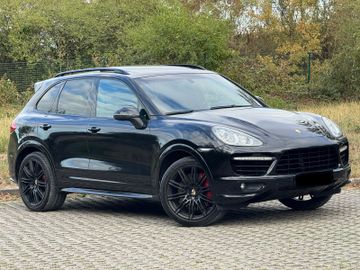 Porsche Cayenne - 1