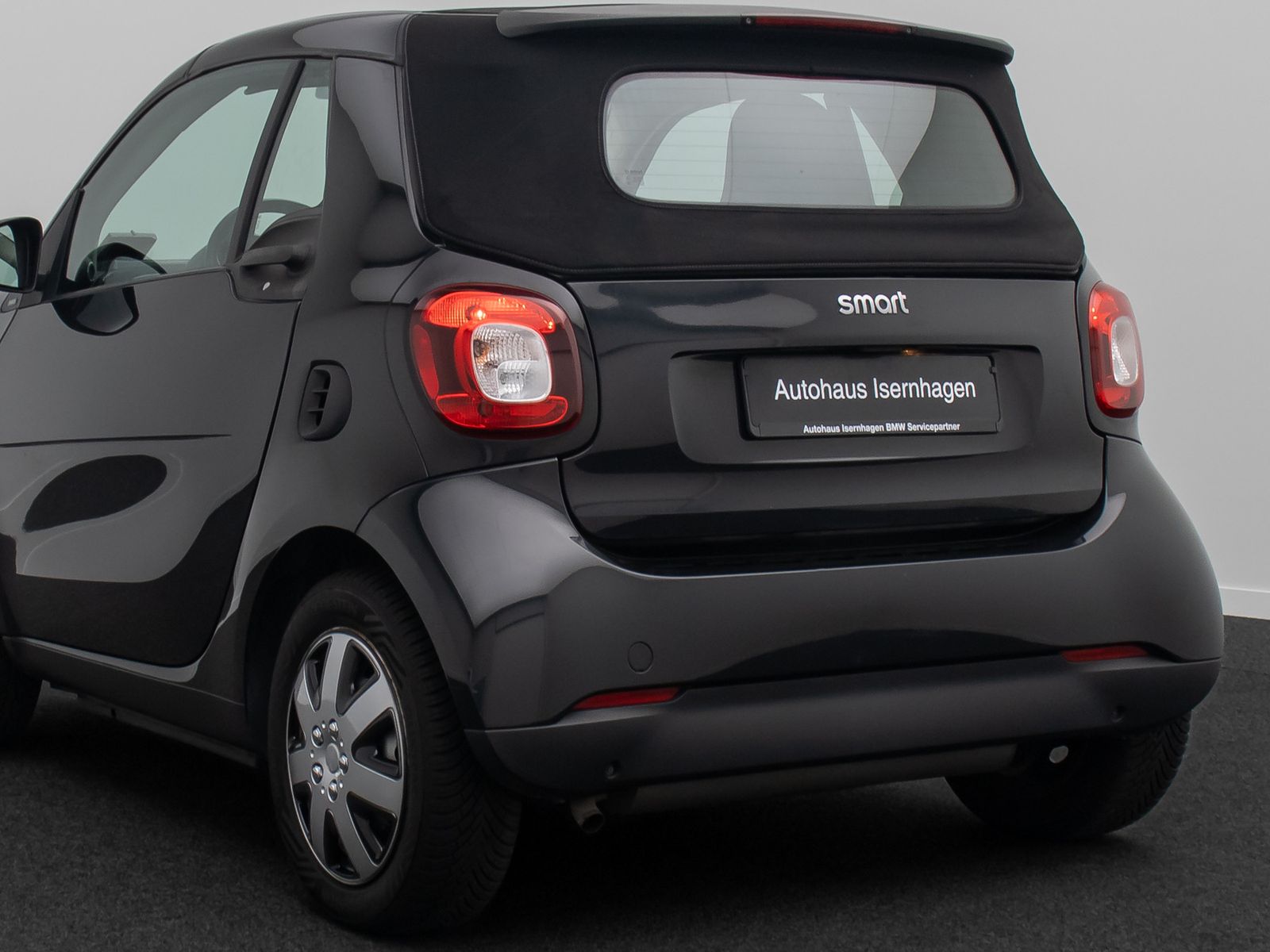 Fahrzeugabbildung Smart ForTwo Cabrio Tempomat Navi JBL Sitzhzng KlimaAT