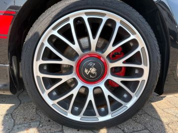 Fahrzeugabbildung Abarth 595C 1.4 T-Jet Klima PDC CarPlay ESTETICO