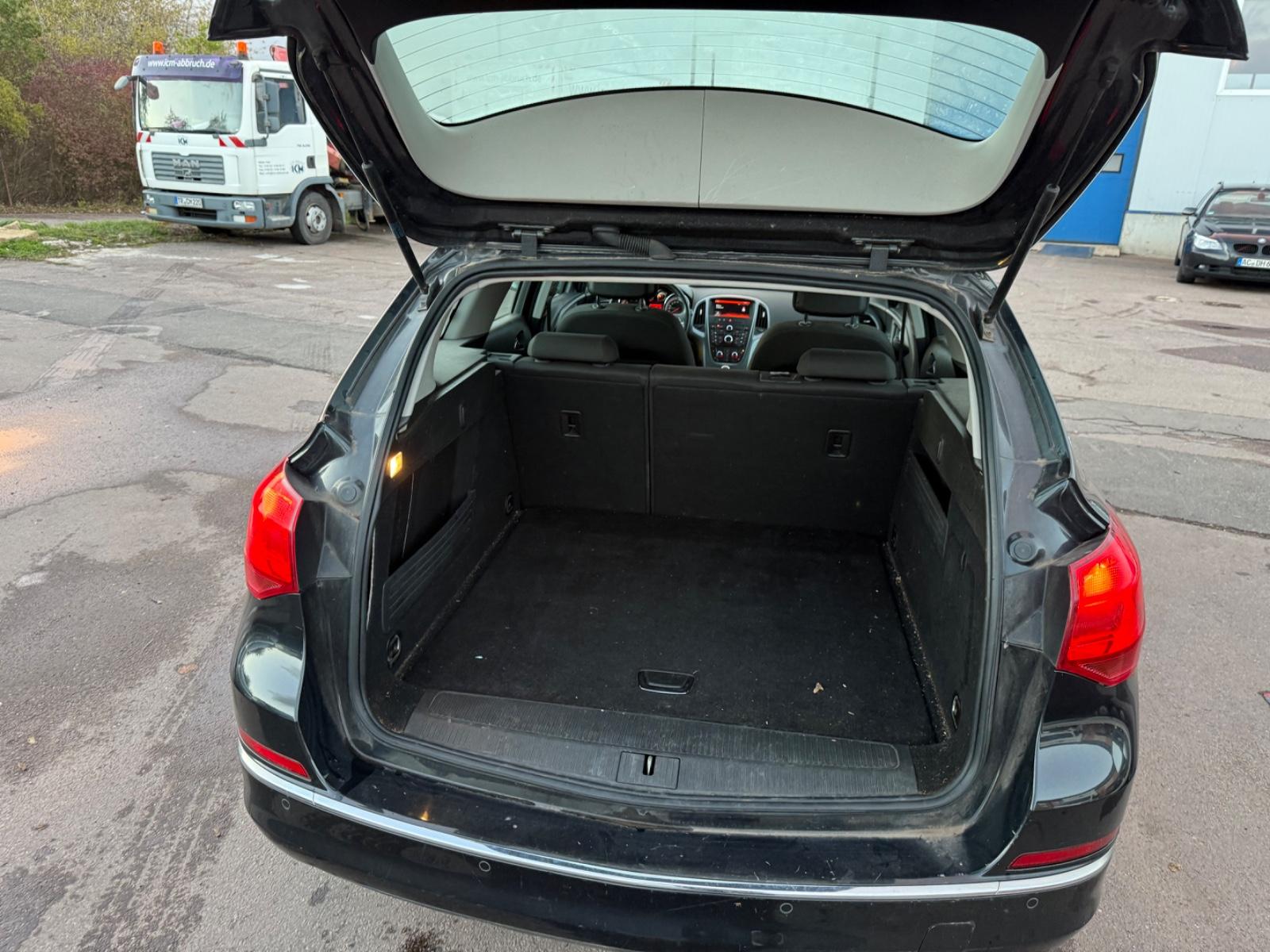 Opel Astra 2015 — photo 26