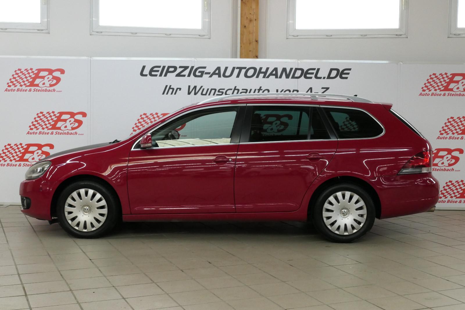 Volkswagen Golf 2011 — rear view