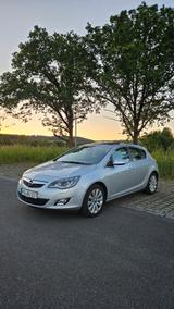 Opel Astra 2.0 CDTI Edition Edition - Opel Astra aus 2012 mit Diesel-Antrieb: Limousine