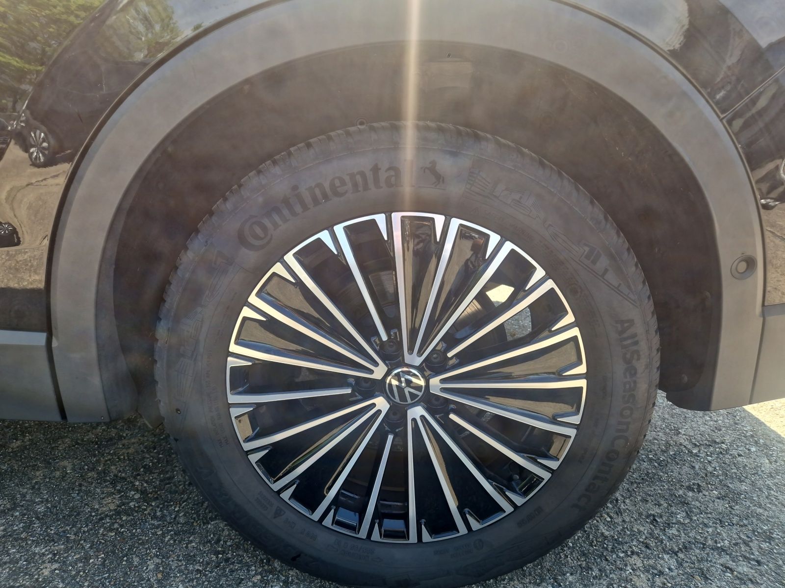 Fahrzeugabbildung Volkswagen Tiguan 2.0 TDI Life DSG LED+ ACC AHK SHZ LRHzg W