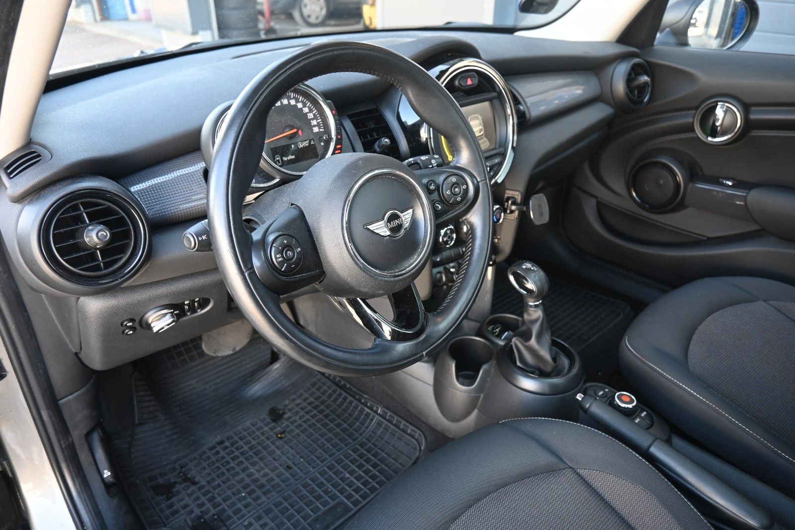 Fahrzeugabbildung MINI ONE Mini 5-trg. One