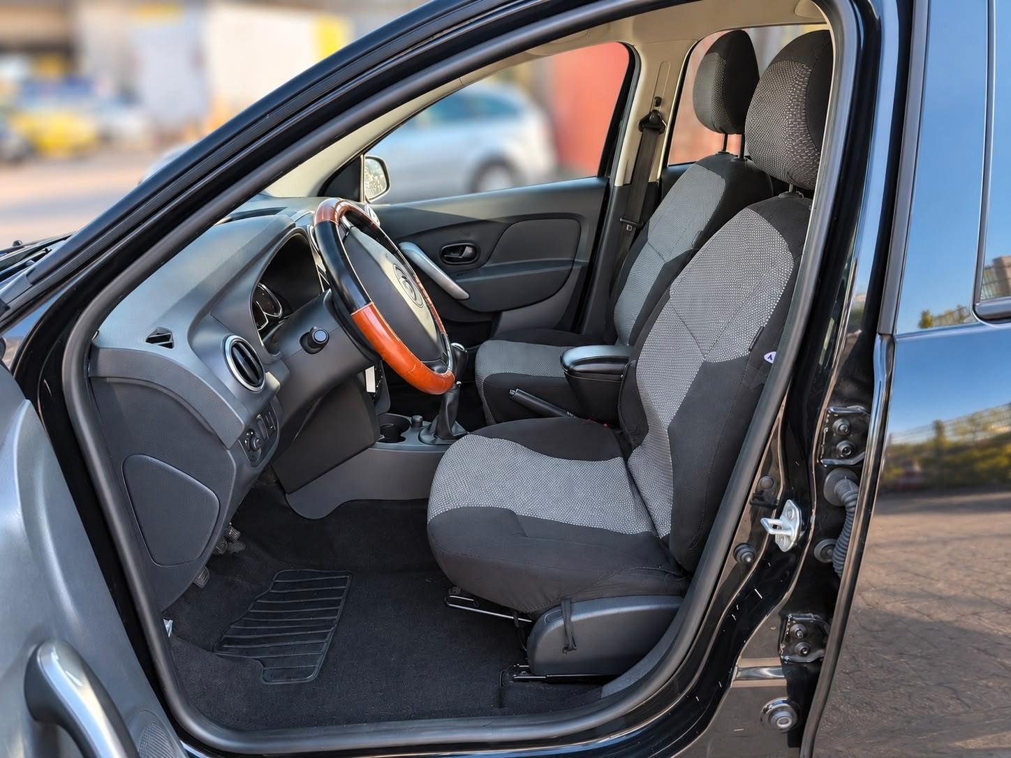 Dacia Sandero 2015 — photo 16