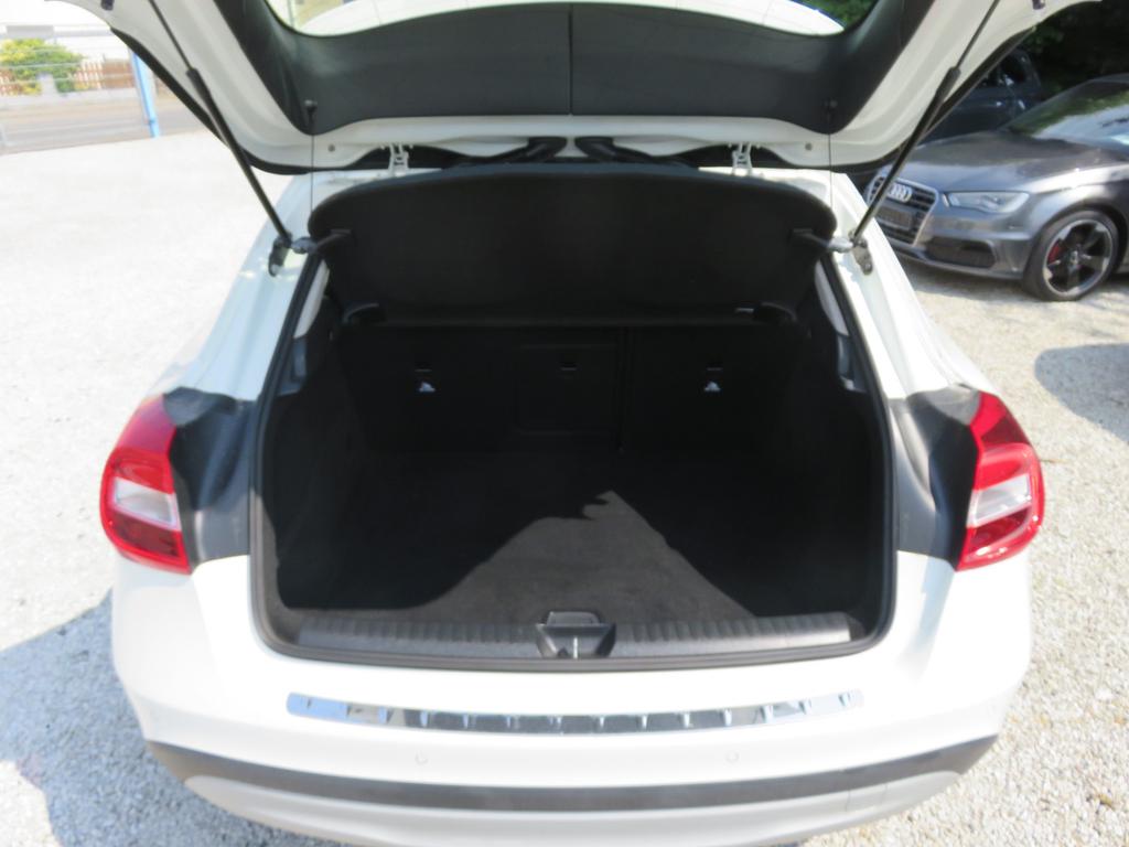 Mercedes-Benz GLA 180