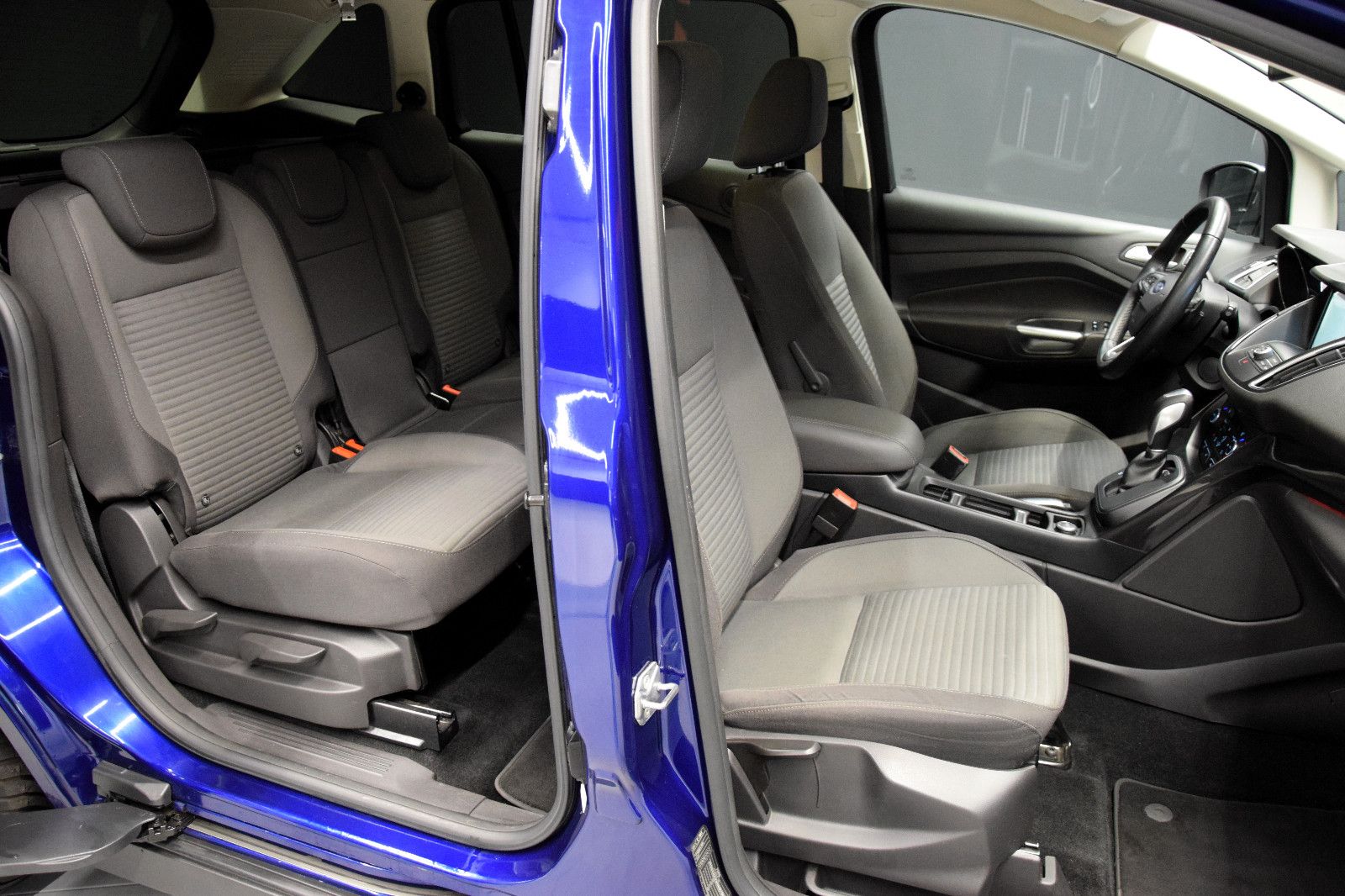 Fahrzeugabbildung Ford C-Max Titanium -defekte Kopfdichtung-Motor läuft