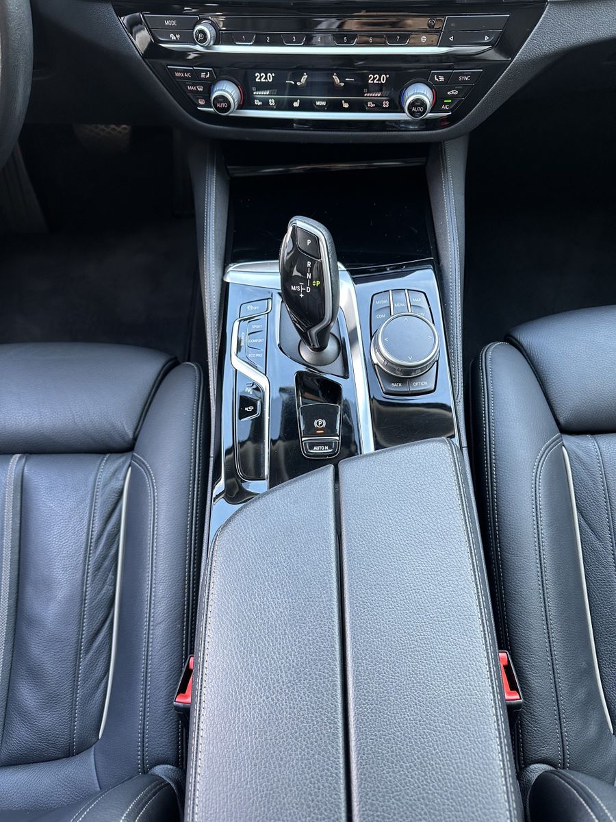 Fahrzeugabbildung BMW 520d Touring Luxury-Line NAV+LASER+PANO+HUD+360°