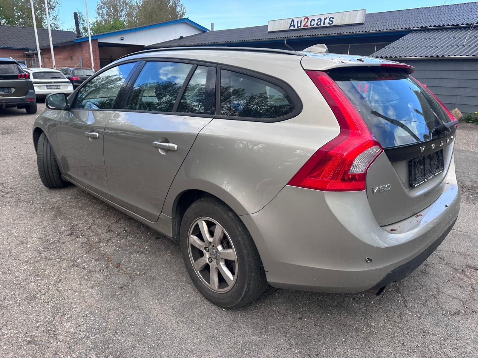 Volvo V60 2012 — photo 9