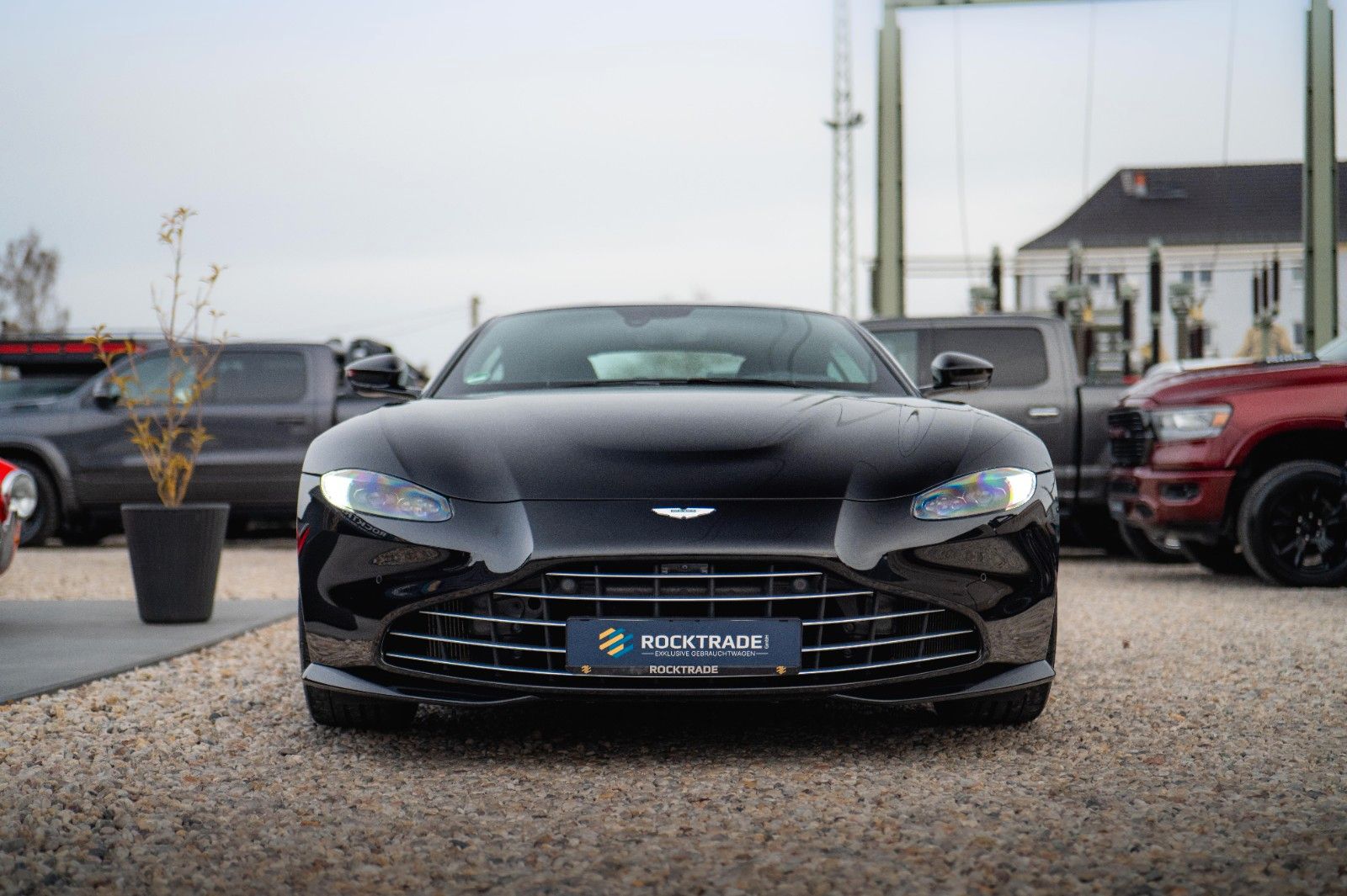 Fahrzeugabbildung Aston Martin V8 Vantage 4.0 V8 DB11 Coupe *1.Hand*360*Memory*