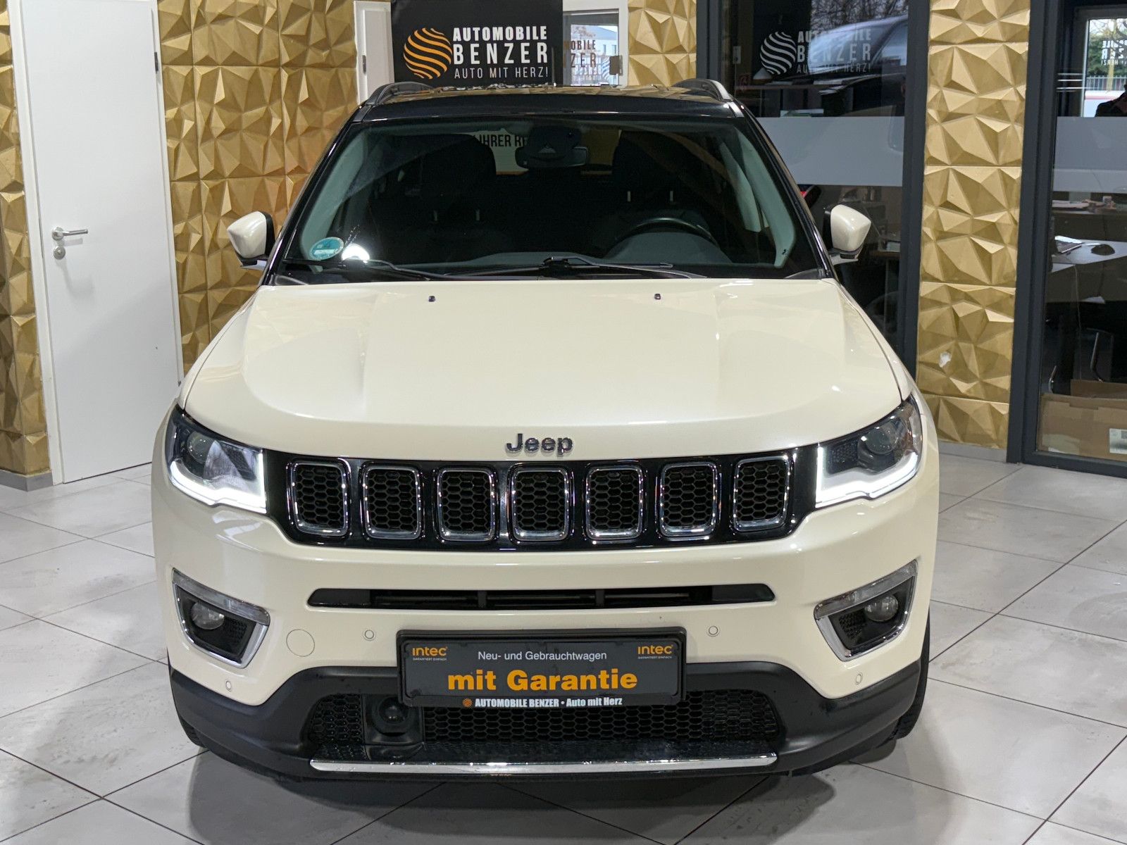 Fahrzeugabbildung Jeep Compass Limited FWD/NAVI/KAMERA/SOUND/DAB/SHZ