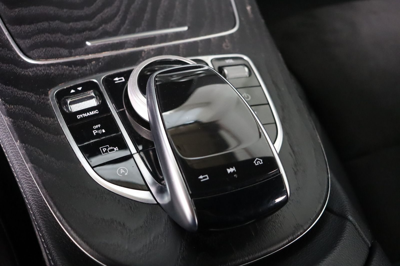 Fahrzeugabbildung Mercedes-Benz E 400 d 4Matic AMG-Paket * Multibeam * 360°