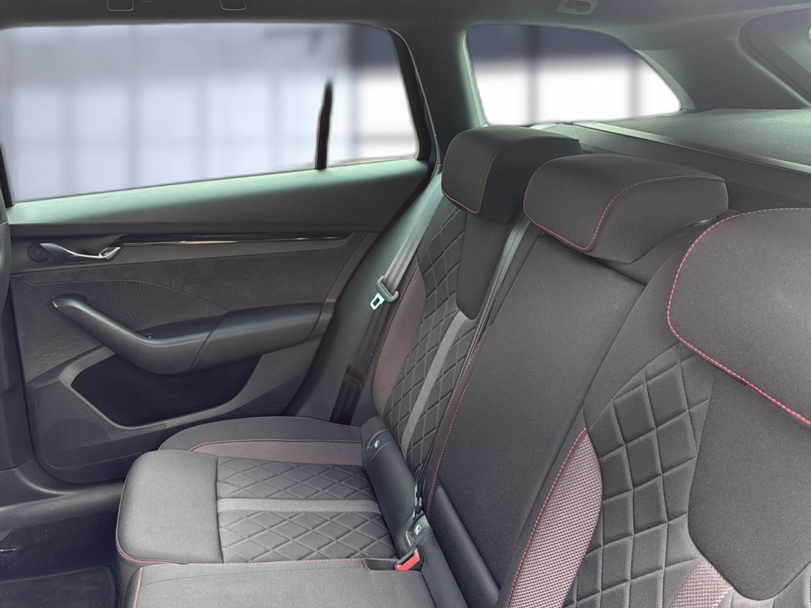 Fahrzeugabbildung SKODA Octavia Combi RS