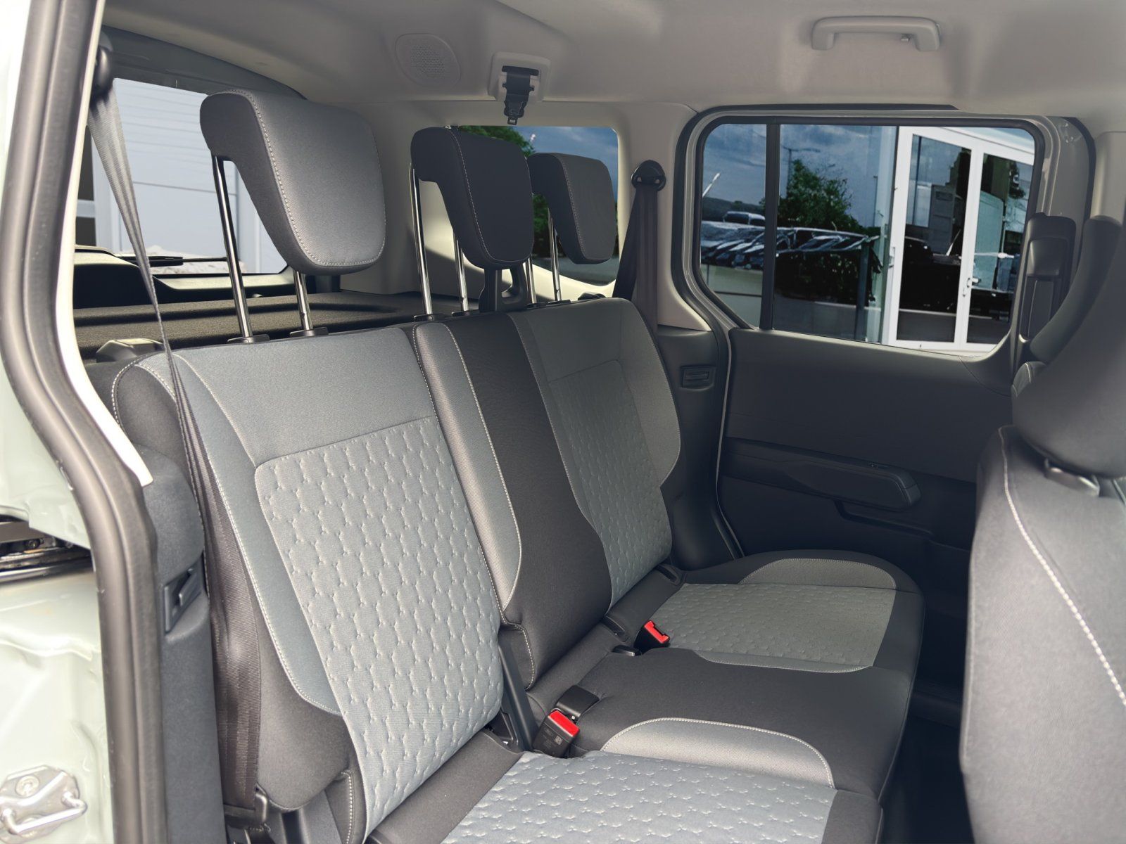 Fahrzeugabbildung Ford Tourneo Courier eMotor BEV Titanium