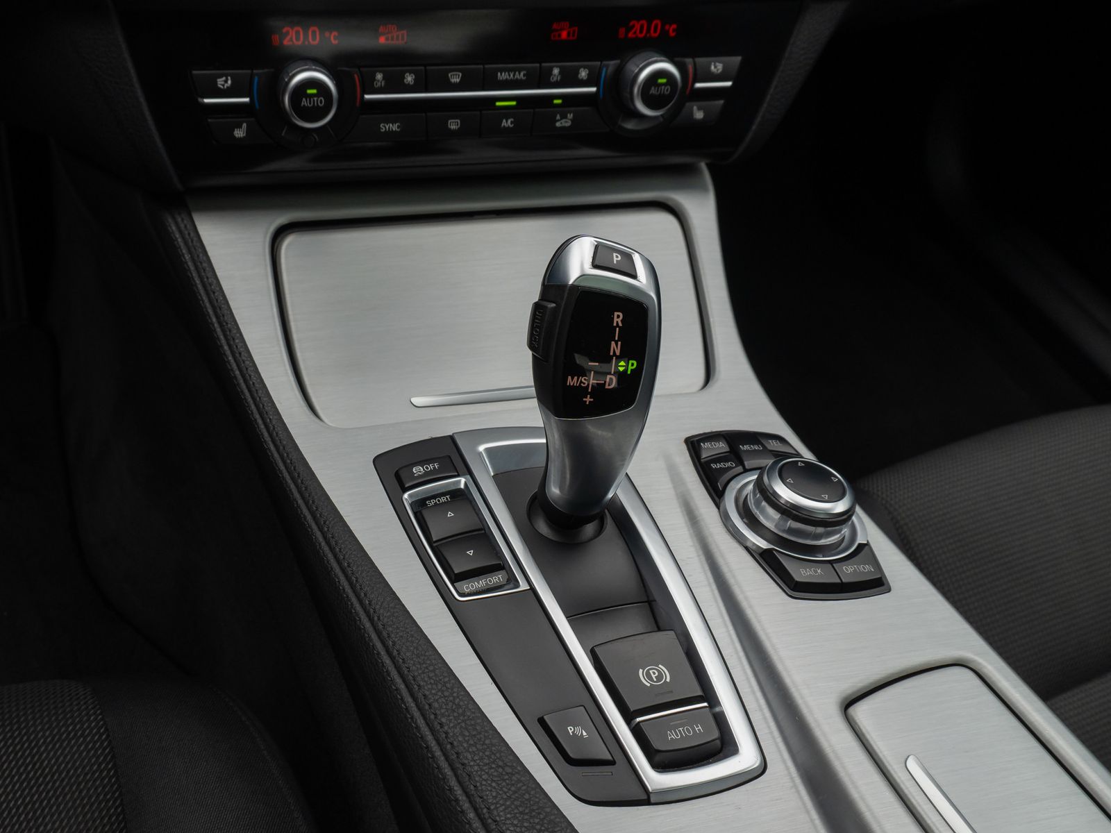 Fahrzeugabbildung BMW 520d Kamera Glasdach HUD HiFi Komfort Alarm AHK