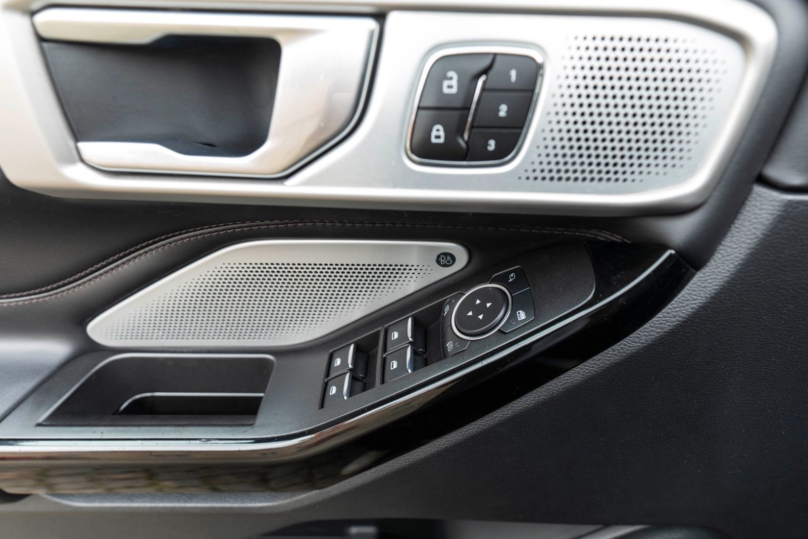 Fahrzeugabbildung Ford Explorer 3.0L Platinum PANO 360° B&O ACC AHK LED