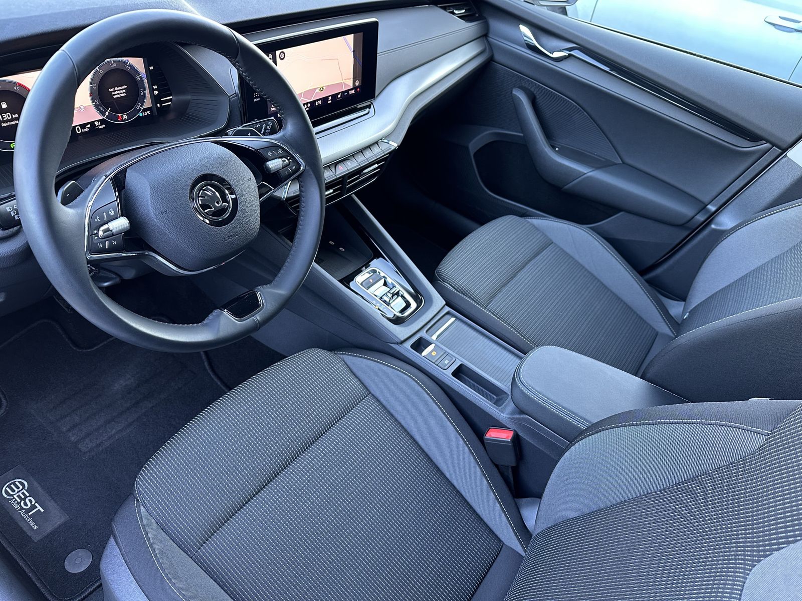 Fahrzeugabbildung SKODA Octavia Combi 2.0 TDI DSG Ambition NAV+LED+VCOCK