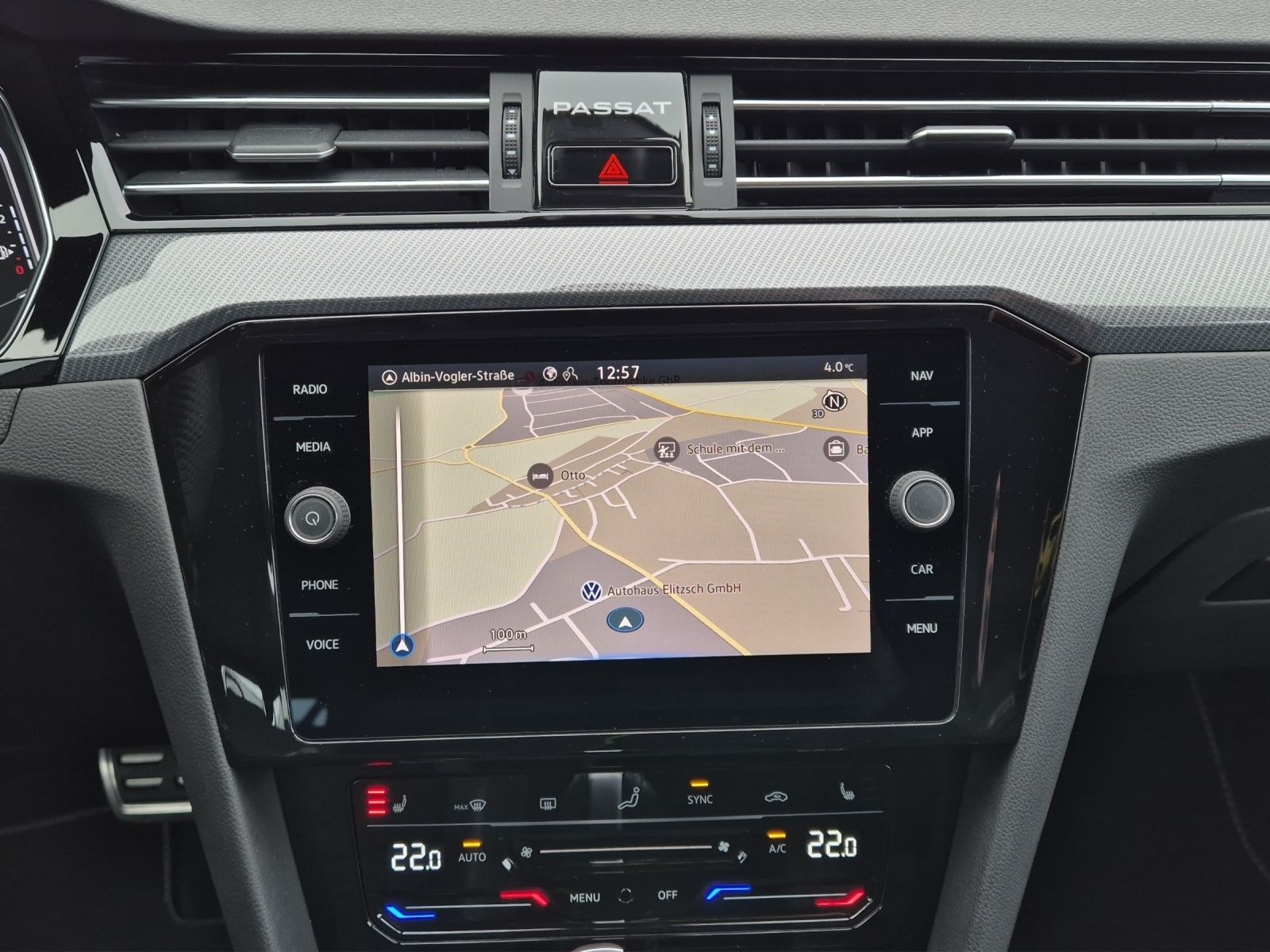 Fahrzeugabbildung Volkswagen Passat Variant TSI R-Line DSG Matrix Navi AID AC