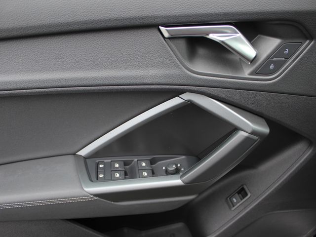 Q3 40 2,0 TFSI quattro S line Standhzg.*Navi