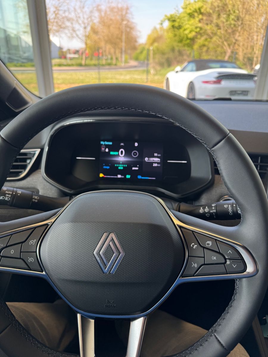 Fahrzeugabbildung Renault Clio V Techno  E-Tech/Automatik/Sofort