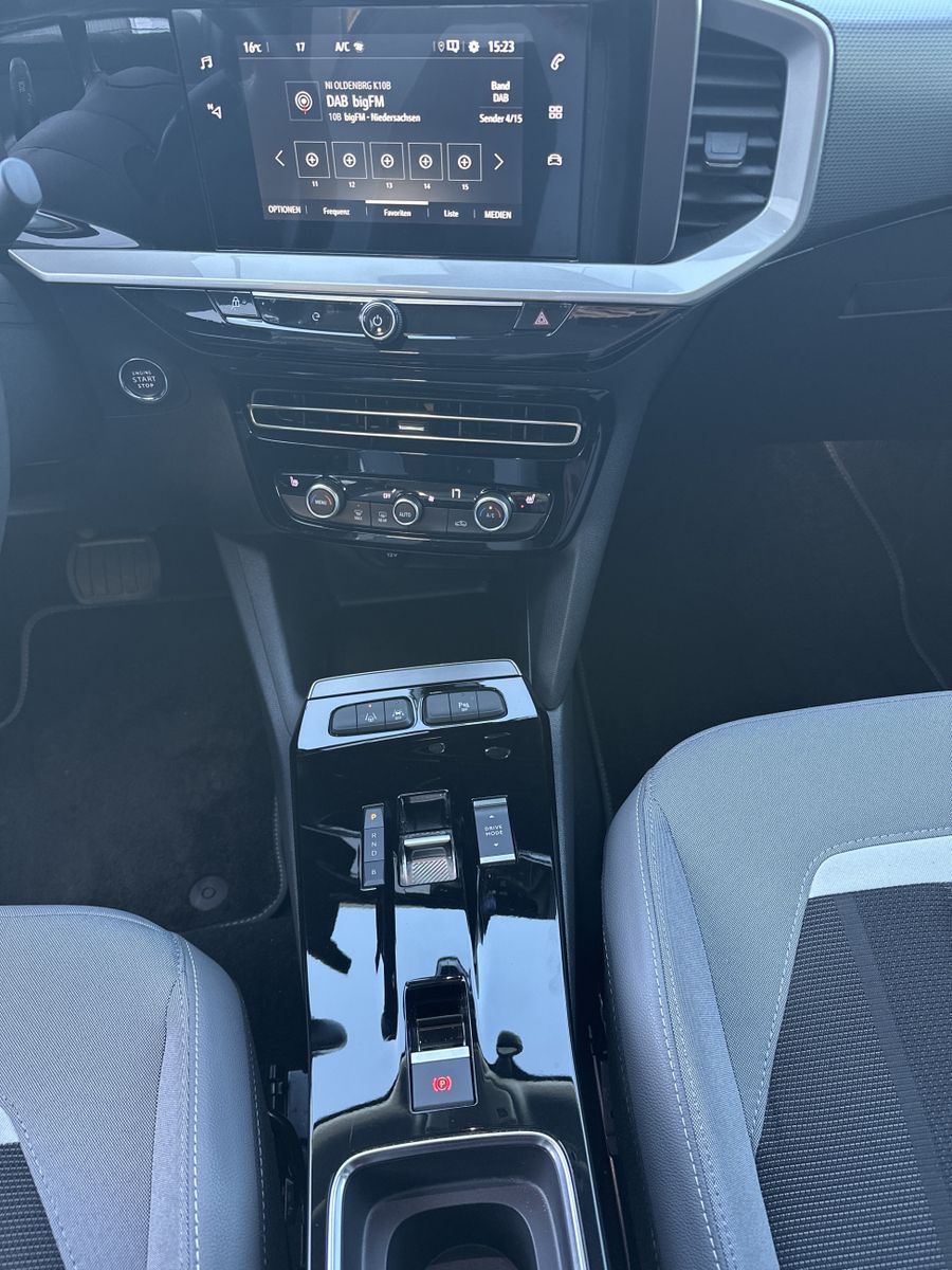 Fahrzeugabbildung Opel Mokka-e Elegance NAV+LED+ACC+KAM+SHZ+VCOCK+TOTW