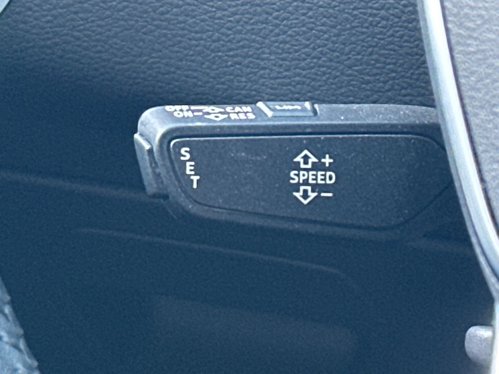 Fahrzeugabbildung Audi A6 Avant 40 TDI Sport NAV+LED+SHZ+KAM+AHK+DAB