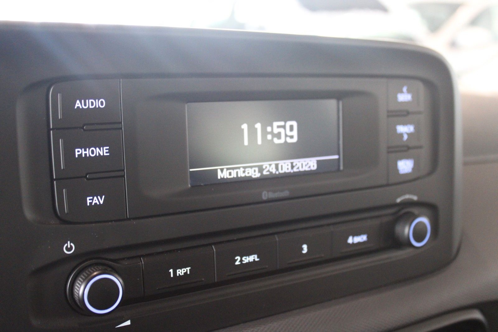 Fahrzeugabbildung Hyundai i10 1.0 Select 5-Türen KLIMA + Allwetterreifen